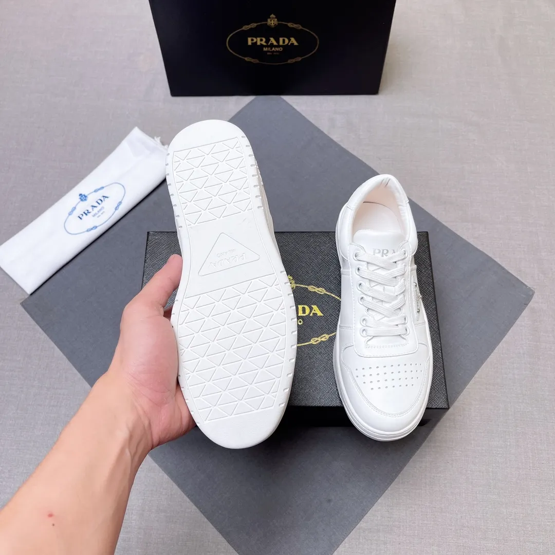 P380 Prada Prada's new men's leather sneakers, the highest version on the market, any comparison is welcome🆚! The original leather has excellent texture and is super high-end! Fetal sheep net lining imported from Italy, removable pad! Luxurious materials and fine workmanship, highly recommended! Code number 38-45 No. 058